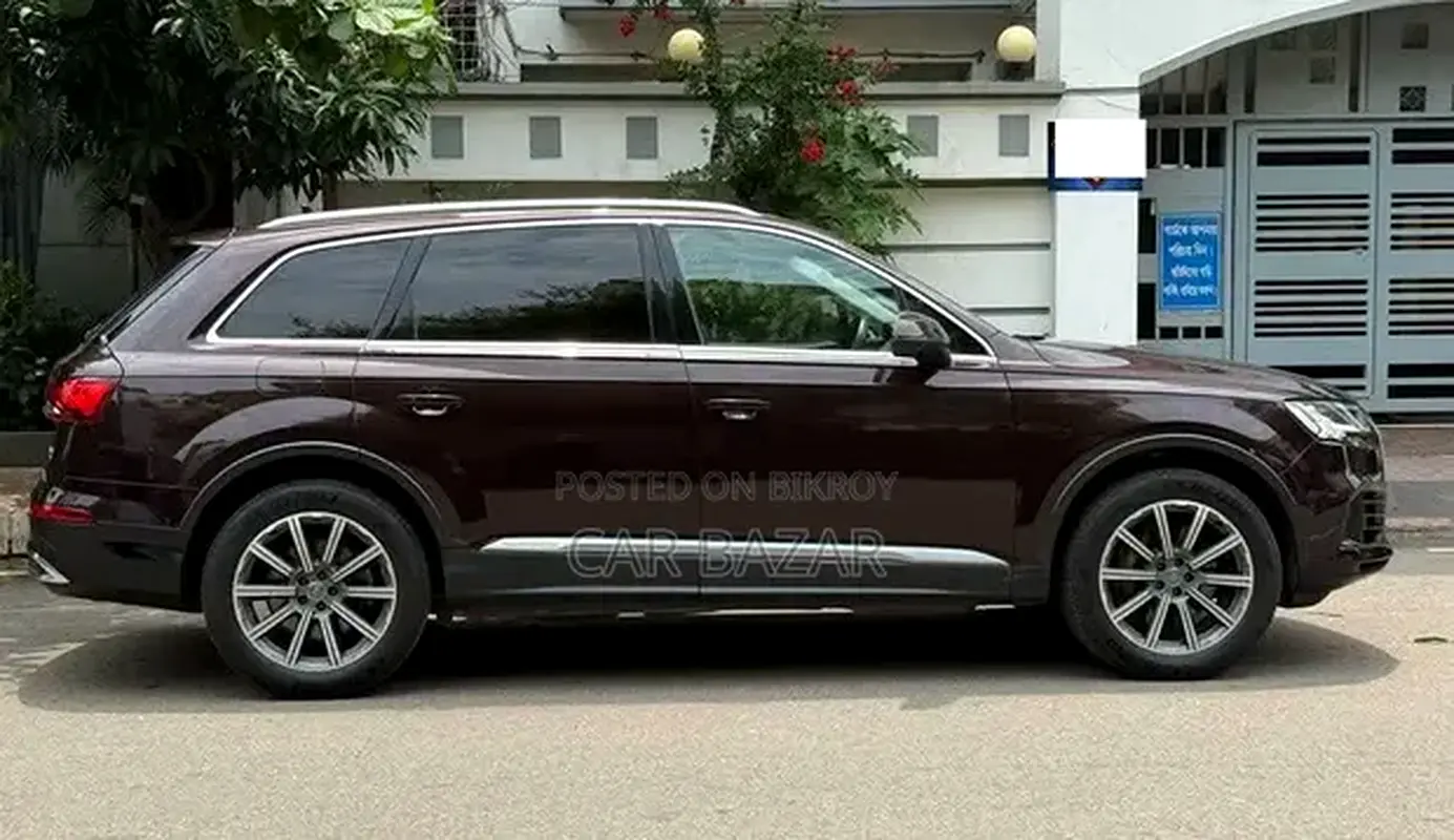 Audi Q7 2015 — photo 1 of 1