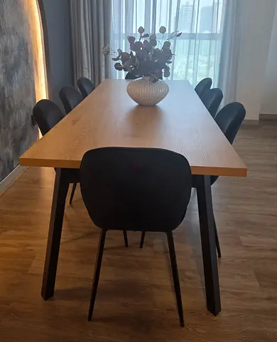 Dining table 8 seater excellent condition