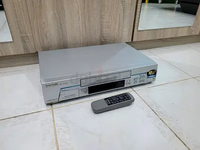 Panasonic Multisystem VHS Cassette Tape VCR Player with Remote in excellent working condition