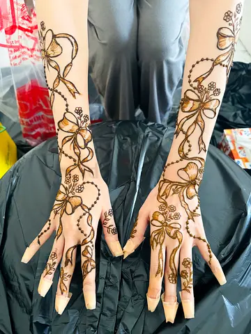 Henna home service available in dubai