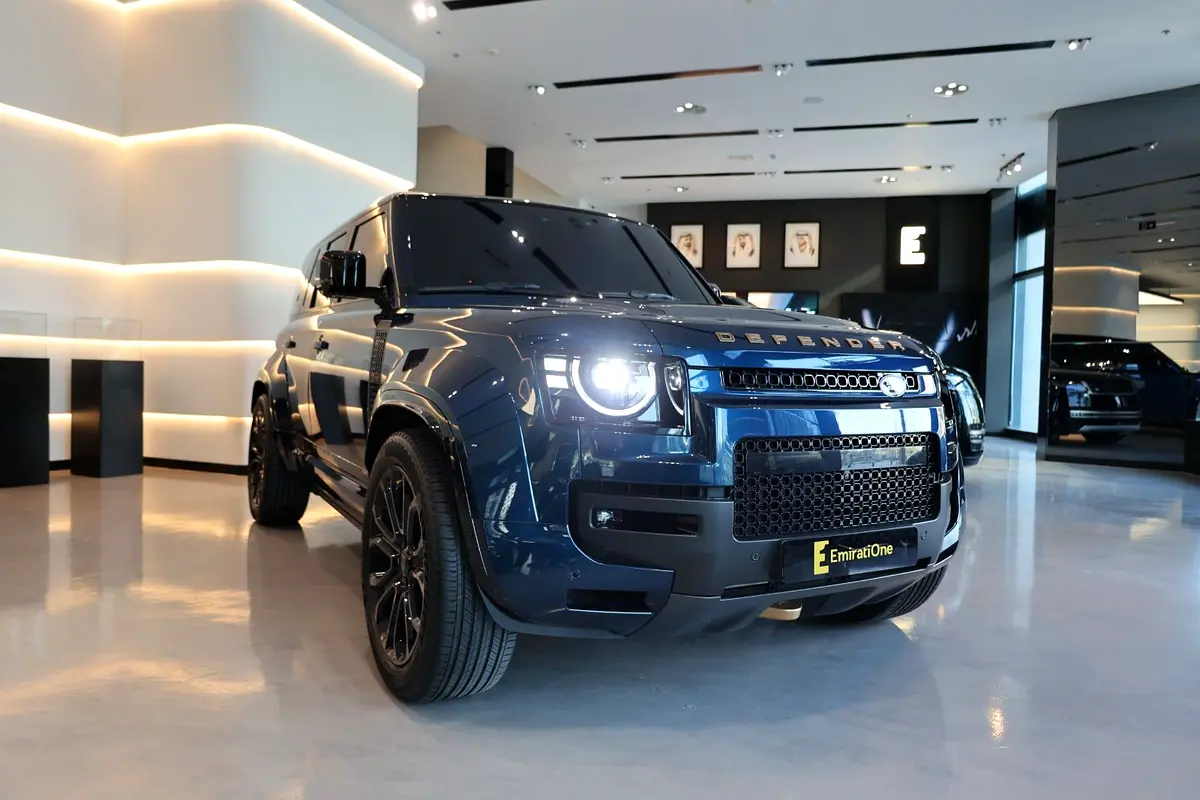 Land Rover Defender 2026 — photo 1 of 9