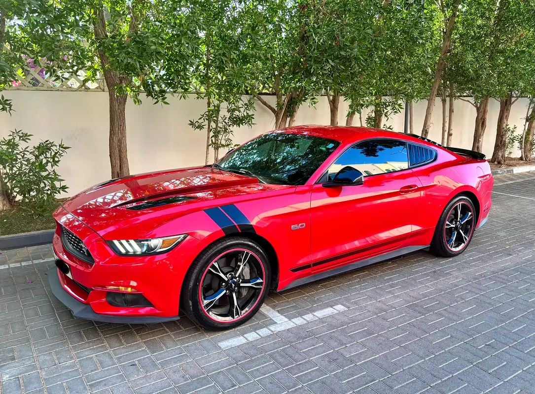 Ford Mustang 2017 — photo 1 of 10