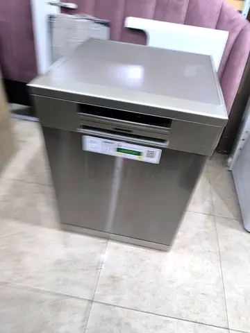 Kenwood stainless steel dishwasher - freestanding, good condition