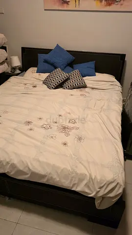 King bed + mattress +2 night stands - good condition in Al Barari