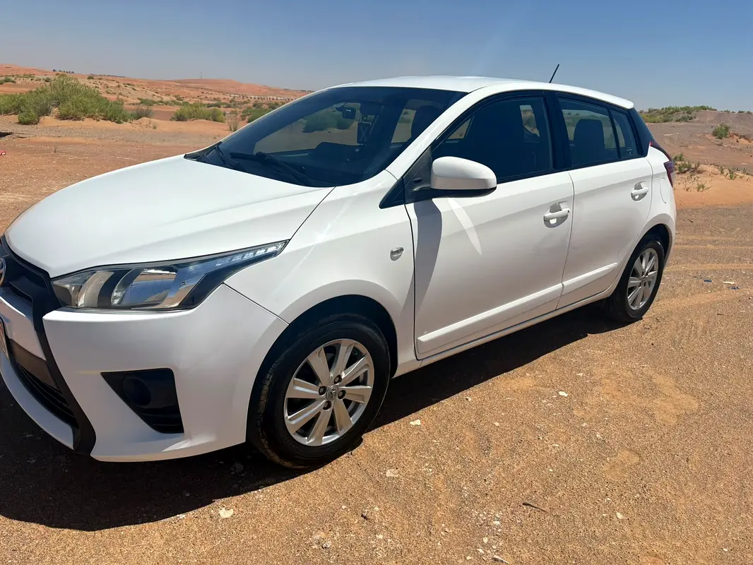 Toyota Yaris 2017 — photo 1 of 9
