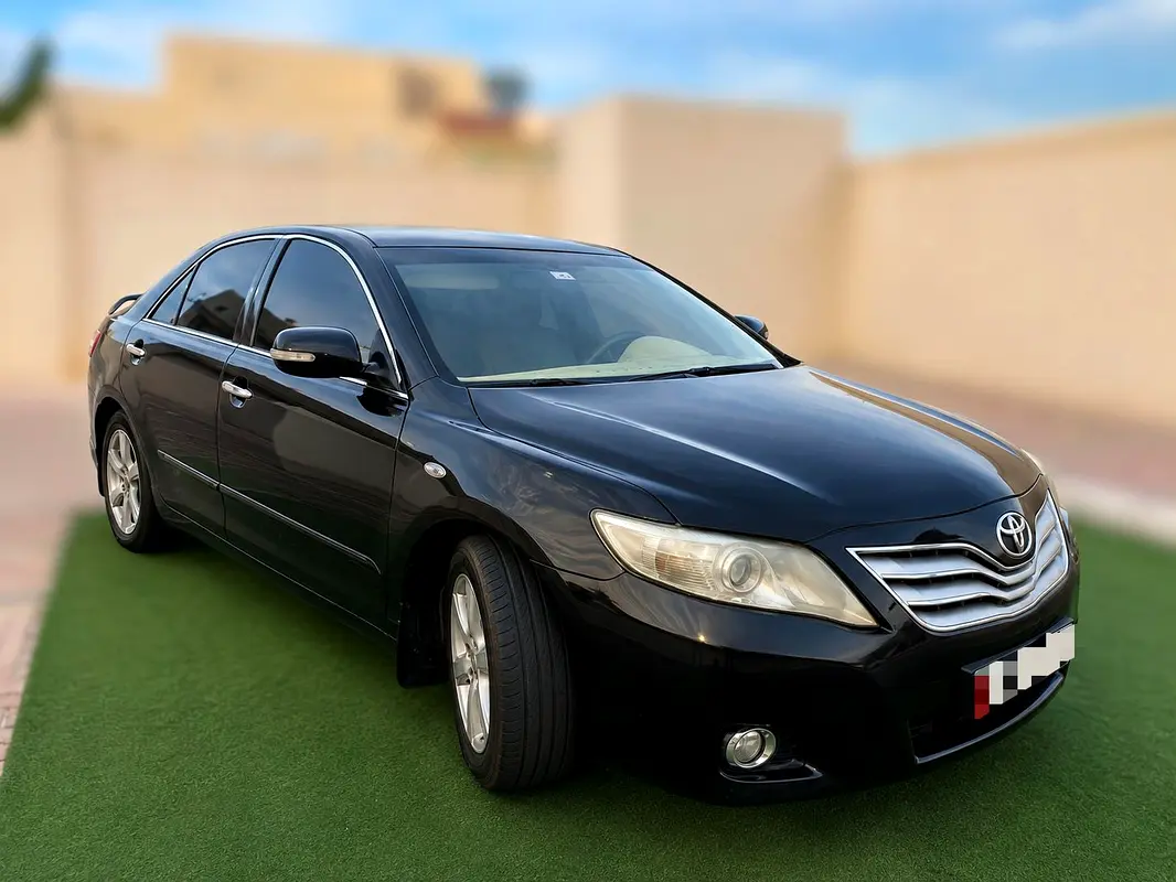 Toyota Camry 2010 — photo 1 of 1