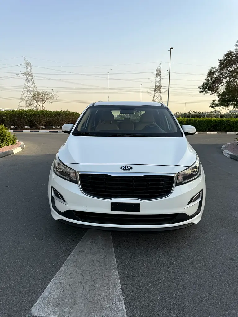Kia Carnival 2019 — photo 1 of 20