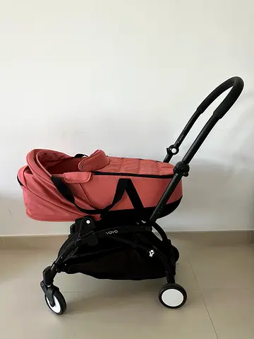 YOYO hard shell basinet WITH frame!!!