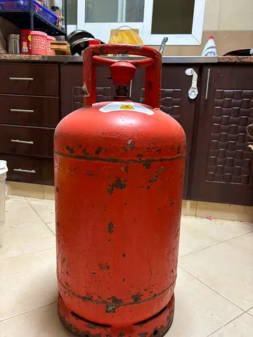 USED LPG GAS CYCLINDER OF 20KG WITH REGULATOR