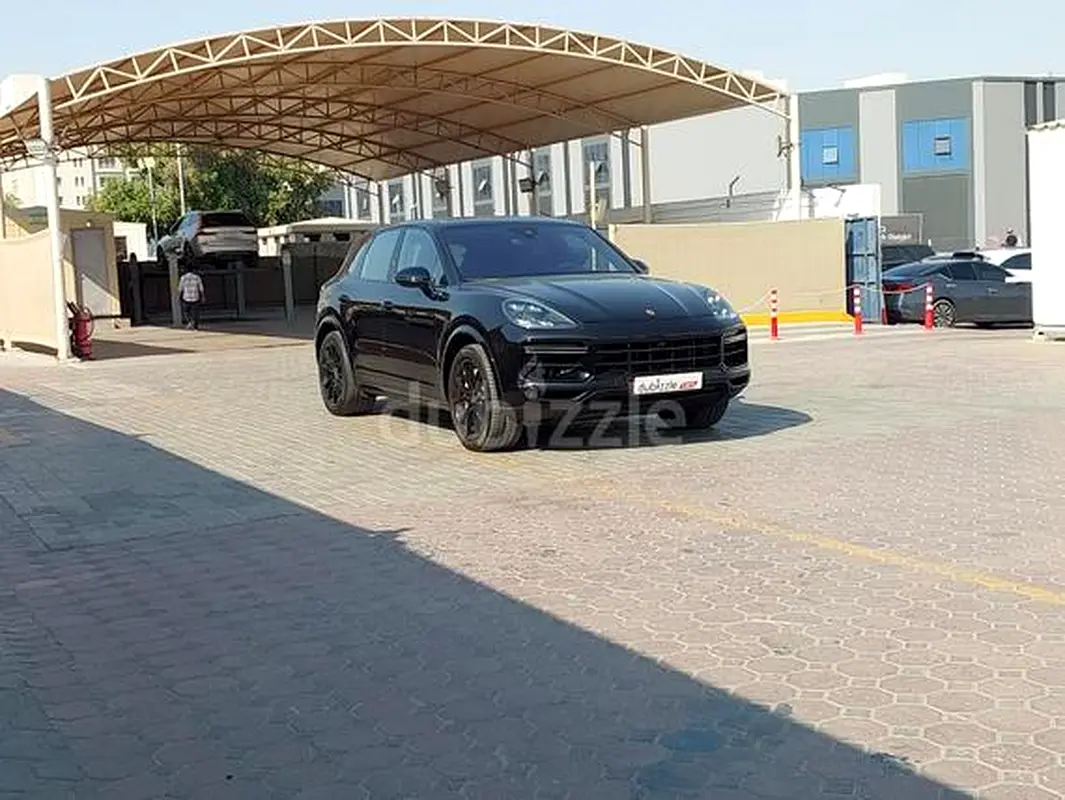 Porsche Cayenne 2019 — photo 1 of 20