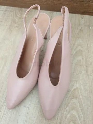 Light Pink Slingback Pointed-Toe Heels — Size 36