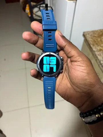 Noise Endeavour smart watch