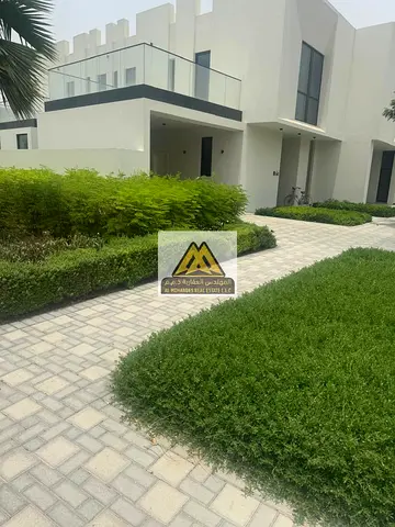 فرصة استثمارية وسكنية مميزة لامتلاك فيلا فاخرة في منطقة الزوراء بعجمان، إحدى أرقى المناطق السكنية التي تتميز بالهدوء والخصوصية والمساحات الواسعة،