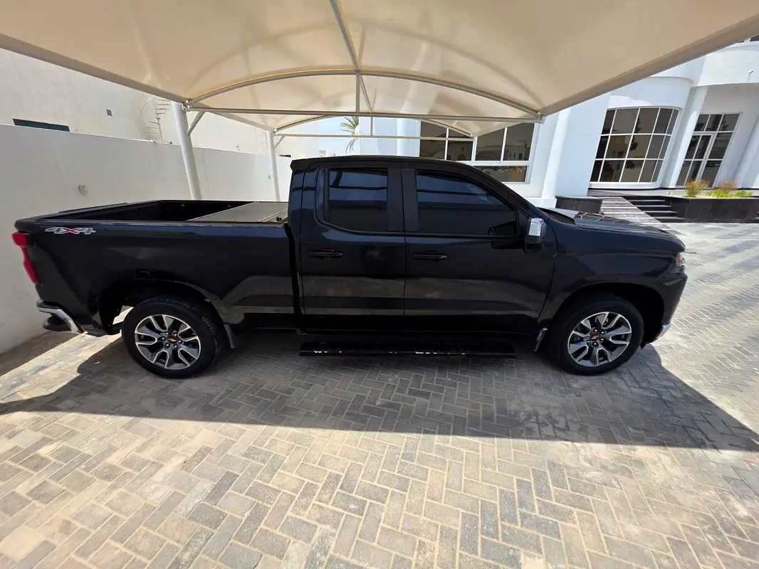 Chevrolet Silverado 1500 2021 — photo 1 of 3