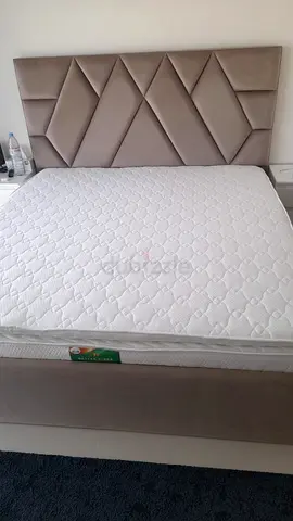 With mattres 180 cm brand new King size upholstered bed with geometric headboard - good condition