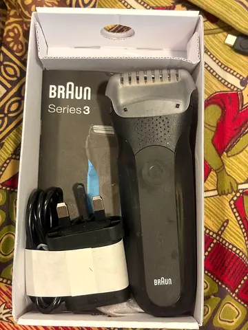 Braun Series 3 Electric Shaver - Lightly Used, Complete with Charger
