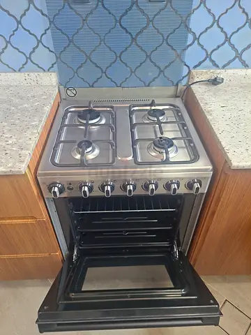 Used stainless steel gas oven with 4 burners and built-in grill