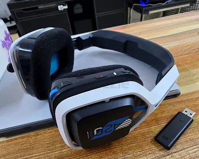 ASTRO Gaming A20 Gen 2 Wireless Headset – White/Blue – Compatible with PS5, PS4, Windows, Mac. 2.4GH