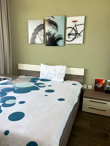 Queen bedroom set with a chest drawer, two side beds, a shoe cabinet and a mirror
