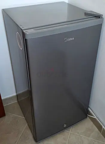 Small Refrigerator: Midea 120L MDRD133FGE
