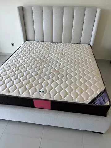 King size bed incl mattress