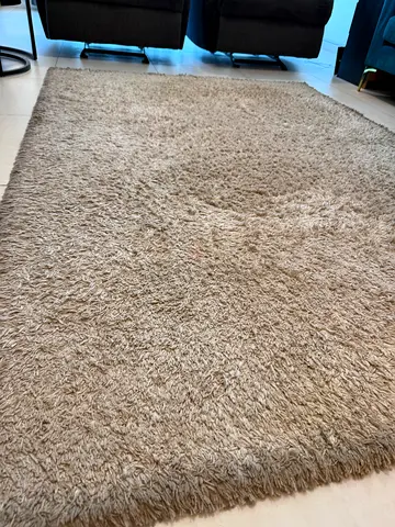 Beige shaggy area rug - good condition 1.5x2.5 dimensions