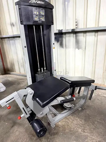 Life Fitness Seated Leg Extension / Leg Curl Machine - Good Condition