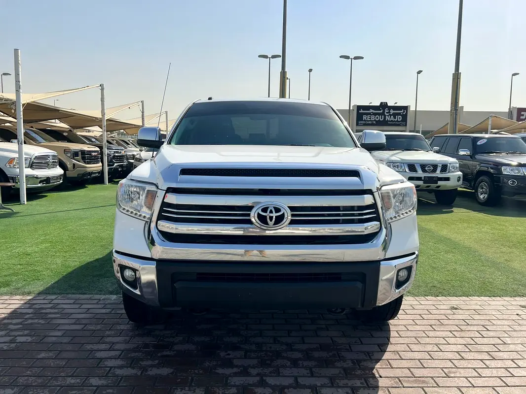 Toyota Tundra 2017 — photo 1 of 16
