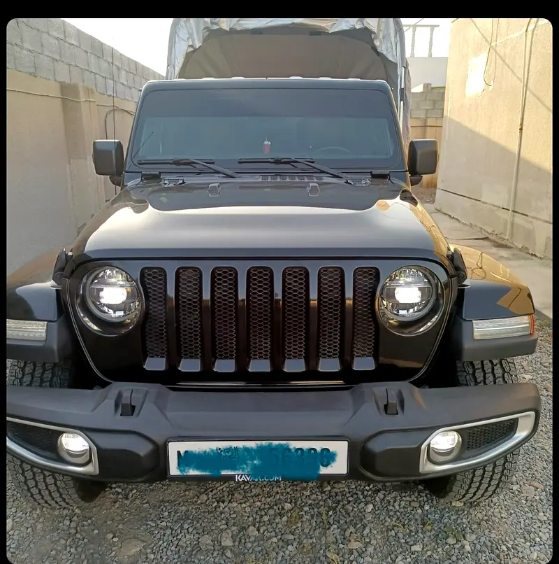 Jeep Wrangler 2022 — photo 1 of 8