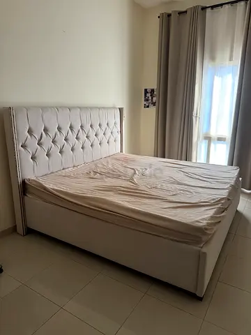 Bed with mattress 200 x 200