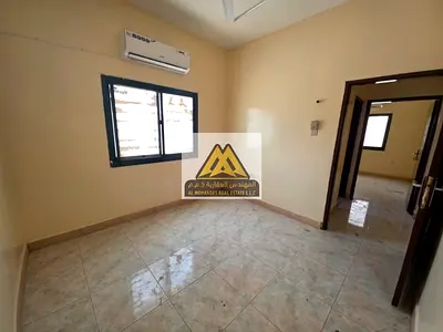 شقة غرفتين وصالة للإيجار السنوي في الروضة 2 عجمان، تتميز بمساحة كبيرة وتصميم مريح مع بلكونة وتكييف سبليت وموقع هادئ قريب من الخدمات.