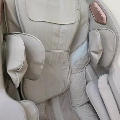 4D Full-Body Massage Chair in Good Condition