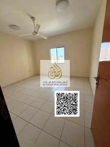 شقة غرفتين وصالة منعزلة مع بلكونة وإطلالة مفتوحة – موقع مميز في قلب النعيمية 2 شارع الملك فيصل | بالقرب من جسر غلفا ولؤلؤة الخليج | مساحات واسعة وسعر