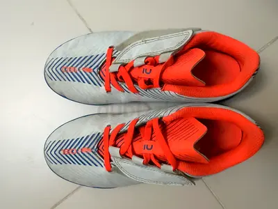 Decathlon（kipsta） kids’ football boots, EU size 33.
