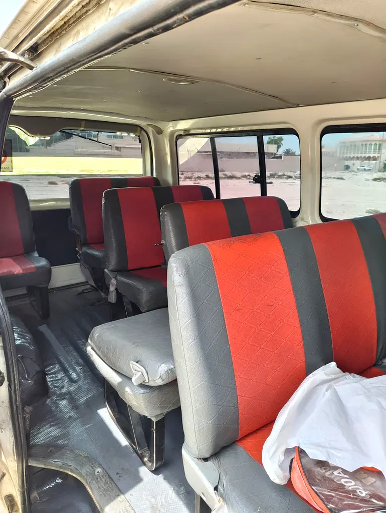 Toyota Hiace 2009 — photo 1 of 6