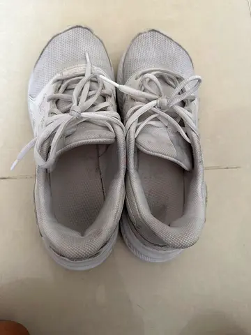 Used white athletic sneakers, size UK 5. UAE (men/women) - comfortable everyday trainers