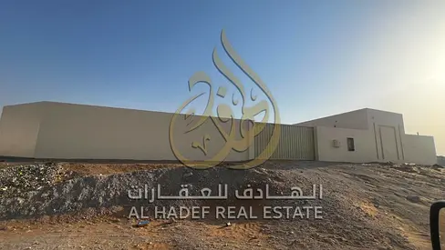 The yard includes two rooms, a kitchen, and a bathroom, =and boasts a spacious area suitable for various commercial, industrial, and storage activitie
