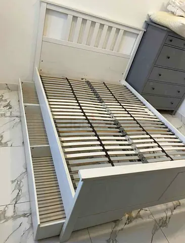 Ikea bed with Mattress or drawers