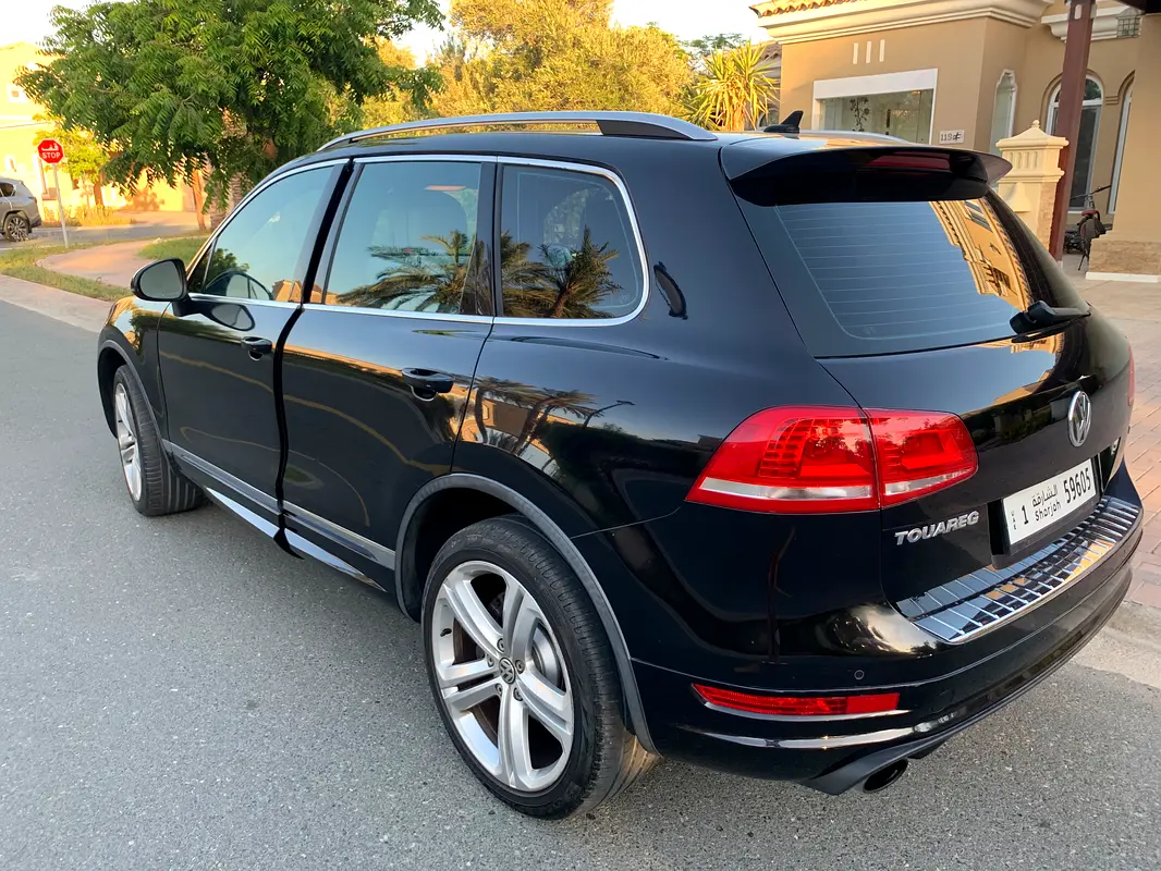 Volkswagen Touareg 2015 — photo 1 of 5