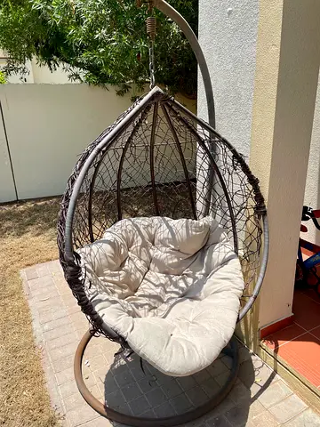 Hanging egg outdoor chair