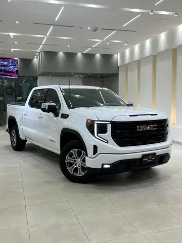 GMC Sierra Elevation 5.3 L V8,2024 Model, Gcc Specs, Under Dealer Warranty , Single Owner
