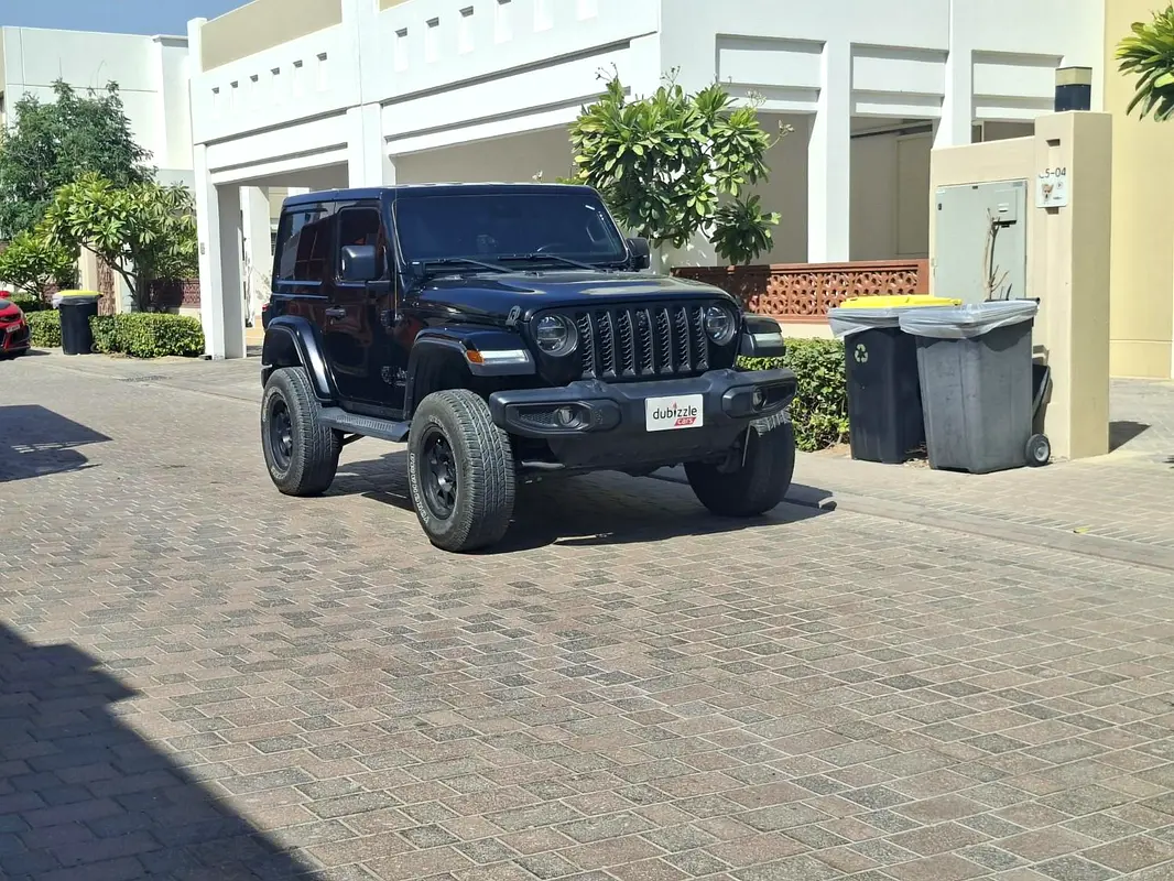 Jeep Wrangler 2021 — photo 1 of 13