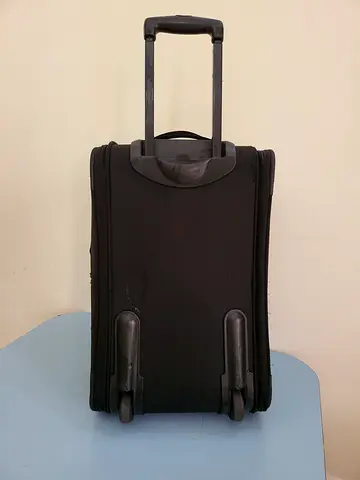 Travel Bag Black soft duffel with shoulder strap and moves on wheels 7kg Hand carry