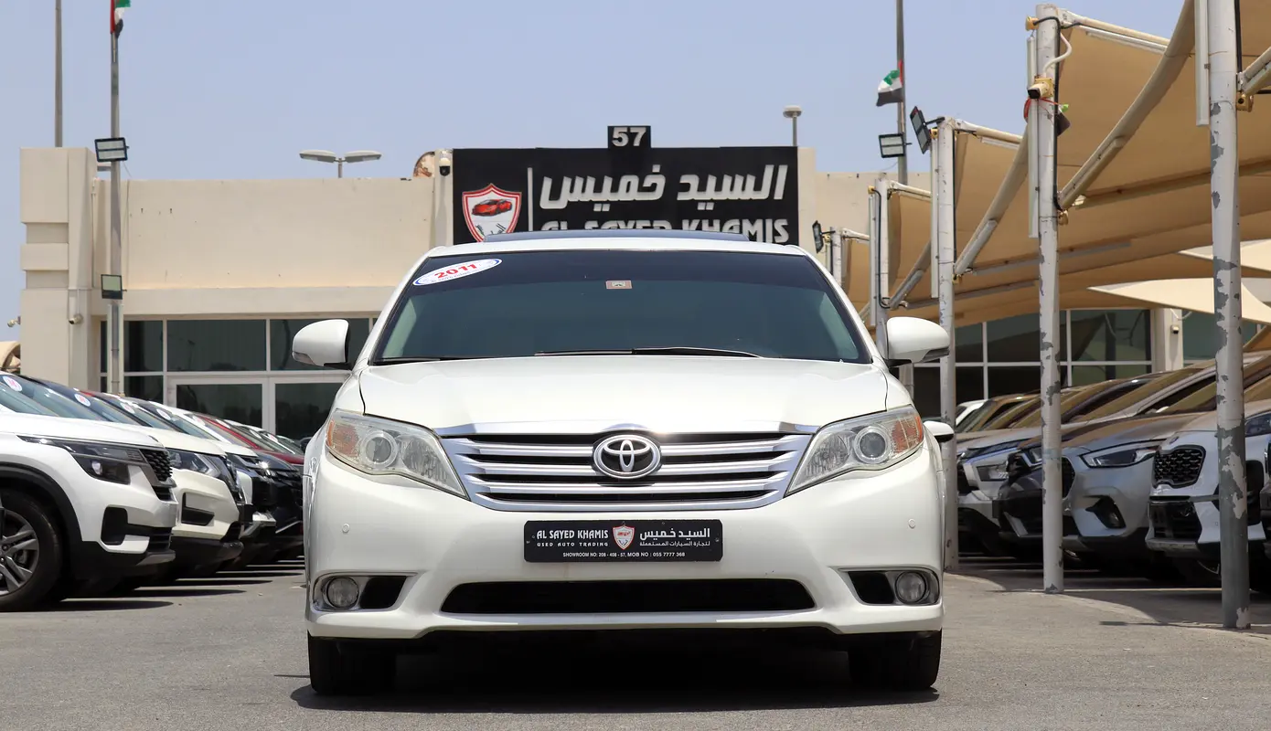 Toyota Avalon 2011 — photo 1 of 20