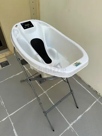 Baby bathtub with foldable stand - good condition