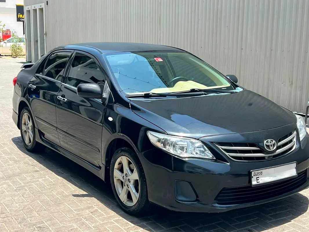 Toyota Corolla 2013 — photo 1 of 14