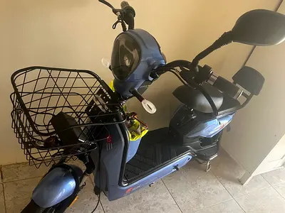 Gidini Electric Scooter with Front Basket and Rear Passenger Seat negotiable