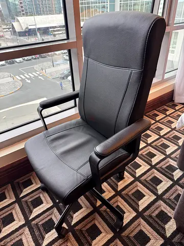 Black ergonomic office armchair in good condition
