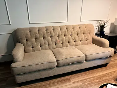 Beige tufted 3-seater sofa in good condition