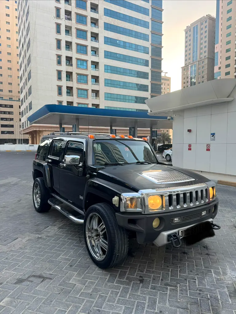 Hummer H3 2008 — photo 1 of 12